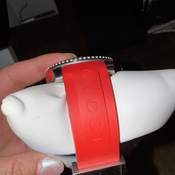 Gucci Swiss Dive Red Rubber Strap Watch - Picture 9 of 10